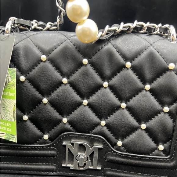 NWT Badgley Mischka quilted Crossbody with Bomber & Pearls - Picture 4 of 11